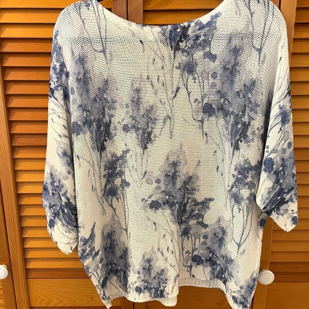 Luisa Ricci Floral Knit Sweater, Size L, Blue & White, Dolman Sleeves. - Picture 7 of 8